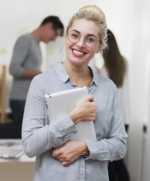 portrait-smiling-business-woman